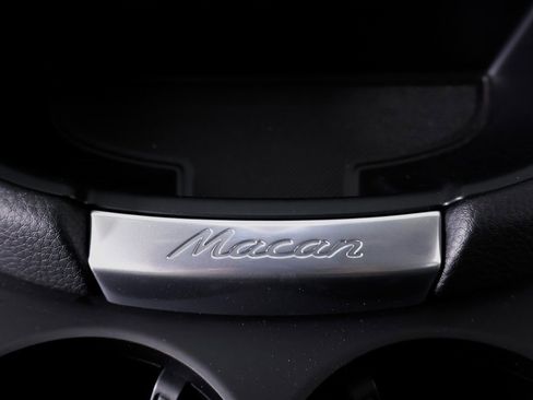 Used 2025 Porsche Macan image 19