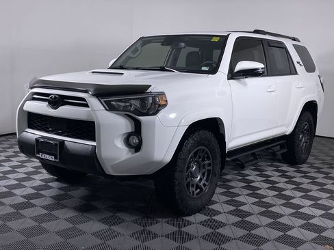 Used 2020 Toyota 4Runner TRD Off-Road Premium w/ Moonroof Package AWD/4WD image 18