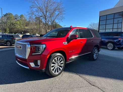 Used 2021 GMC Yukon Denali w/ Denali Premium Package image 5