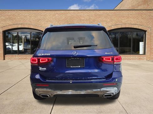 Used 2020 Mercedes-Benz GLB 250 4MATIC w/ Premium Package image 4
