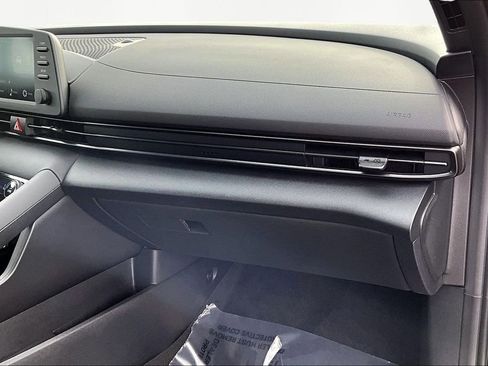 Used 2025 Hyundai Elantra Sport image 17