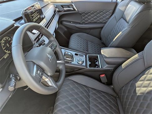 New 2025 Mitsubishi Outlander SEL image 11