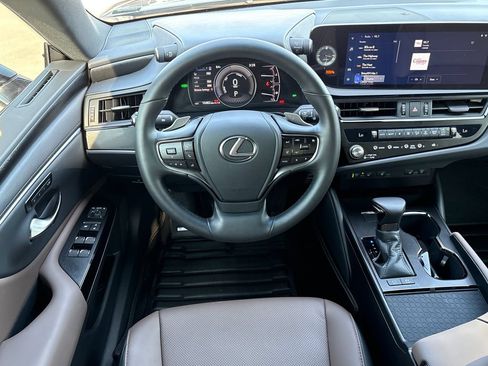 Used 2025 Lexus ES 300h w/ Premium Package FWD image 22