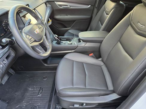 New 2026 Cadillac XT5 Luxury w/ LPO, Floor Liner Package AWD/4WD image 10