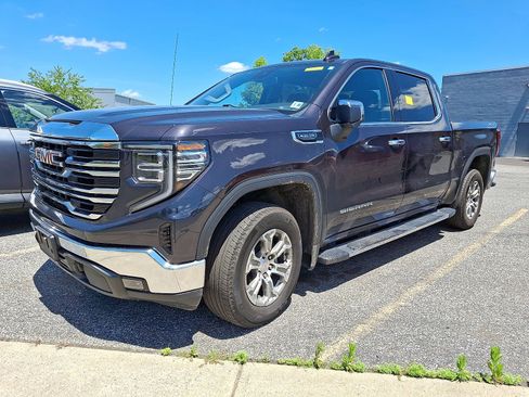 Used 2025 GMC Sierra 1500 SLT AWD/4WD image 3