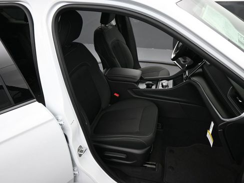 New 2025 Jeep Grand Cherokee L Laredo w/ Luxury Tech Group I image 21