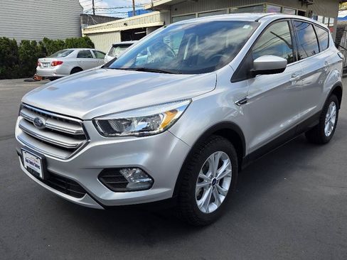 Used 2017 Ford Escape SE AWD/4WD image 2