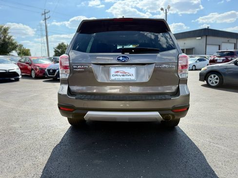 Used 2017 Subaru Forester 2.5i Touring AWD/4WD image 4
