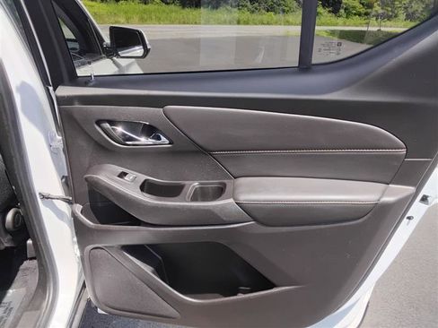 Used 2020 Chevrolet Traverse LT image 36