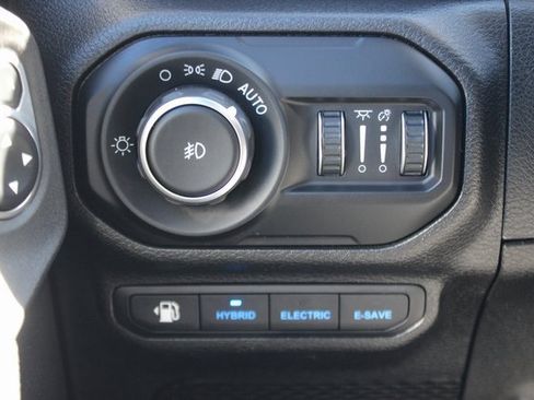 Used 2021 Jeep Wrangler Unlimited Sahara w/ Dual Top Group image 18