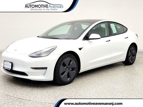 Used 2023 Tesla Model 3 Standard Range image 1