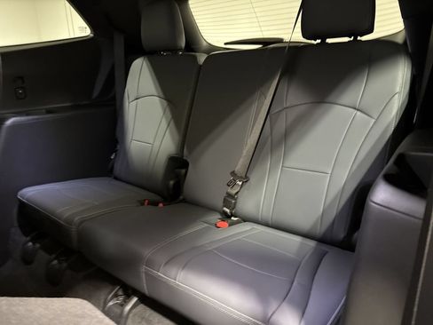 Used 2023 Buick Enclave Essence FWD image 23