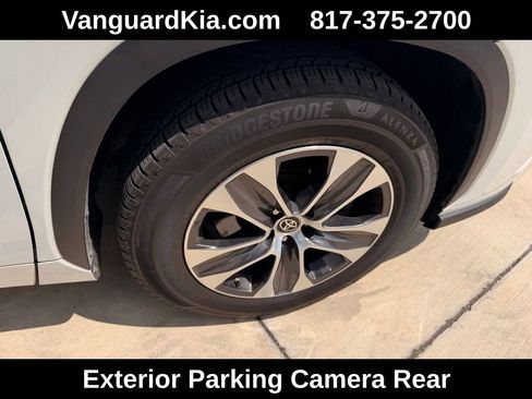 Used 2023 Toyota Highlander XLE image 11