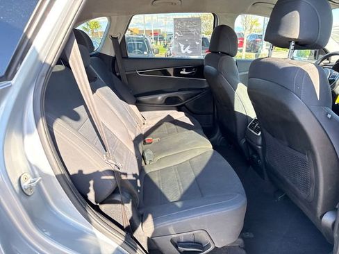 Used 2017 Kia Sorento AWD w/ LX Convenience Package image 19