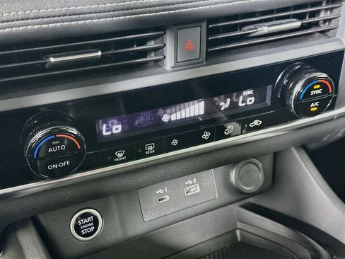 Used 2023 Nissan Rogue SV FWD image 23