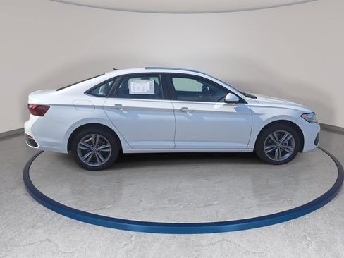 Certified 2023 Volkswagen Jetta SE FWD image 4