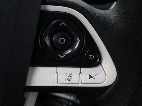 Used 2018 Toyota Prius Two image 12