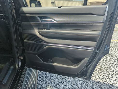 Used 2022 Jeep Grand Wagoneer Series II AWD/4WD image 34