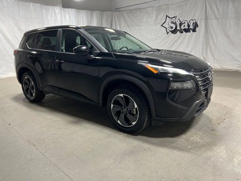 Used 2024 Nissan Rogue SV image 1