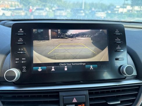 Used 2018 Honda Accord Touring image 19