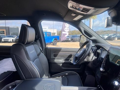 New 2026 RAM 2500 Laramie AWD/4WD image 17
