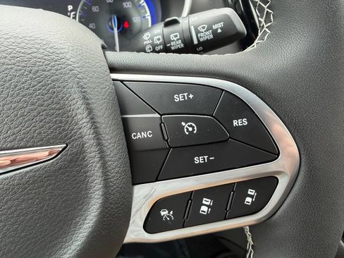 New 2026 Chrysler Pacifica Select AWD/4WD image 28