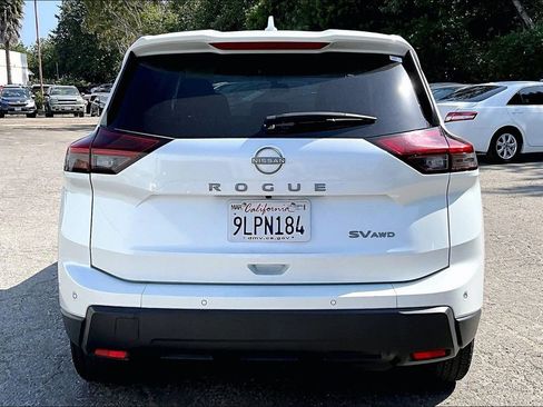 Used 2024 Nissan Rogue SV AWD/4WD image 5