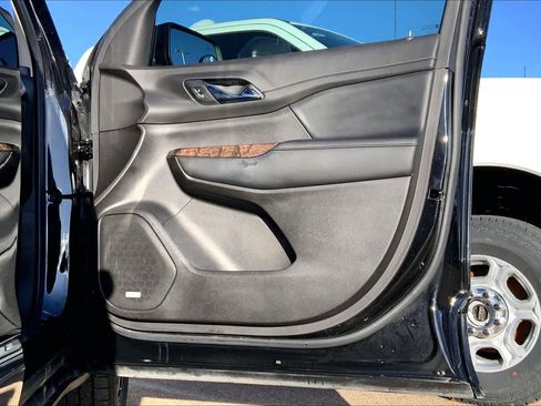 Used 2021 GMC Acadia Denali w/ Denali Technology Package image 22