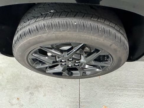 Used 2024 Chevrolet Traverse RS image 4