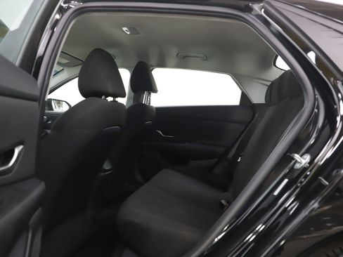 Used 2023 Hyundai Elantra SEL w/ Convenience Package image 16