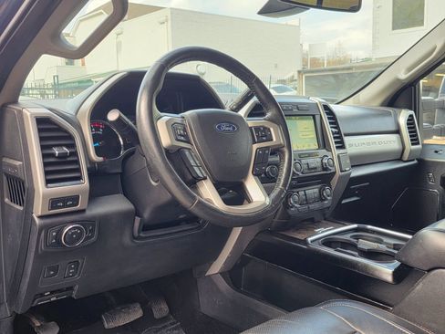 Used 2018 Ford F250 Lariat w/ Lariat Ultimate Package AWD/4WD image 13