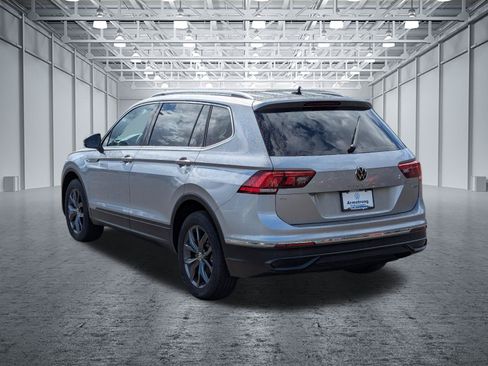 Used 2023 Volkswagen Tiguan SE w/ Panoramic Sunroof Package AWD/4WD image 3