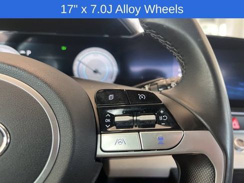 Used 2023 Hyundai Elantra Limited image 18