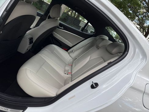 Used 2025 Genesis G70 2.5T AWD/4WD image 25