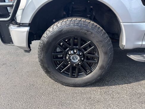 Used 2022 Ford F250 Lariat w/ Black Appearance Package image 32