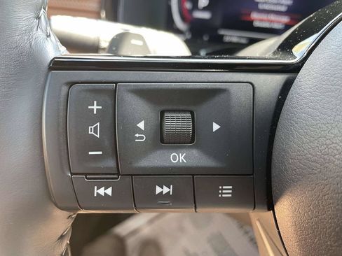 Used 2024 Nissan Pathfinder Platinum FWD image 27