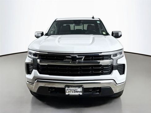 Used 2023 Chevrolet Silverado 1500 LT w/ Z71 Off-Road Package AWD/4WD image 4