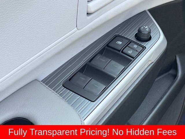 Used 2026 Toyota Sienna LE FWD image 26