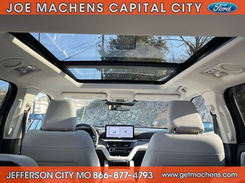 Certified 2025 Ford Explorer Platinum w/ LUX Leather Package image 9