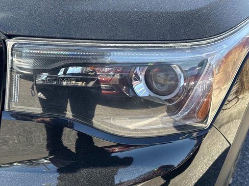 Used 2019 GMC Acadia SLT w/ Black Edition FWD image 10