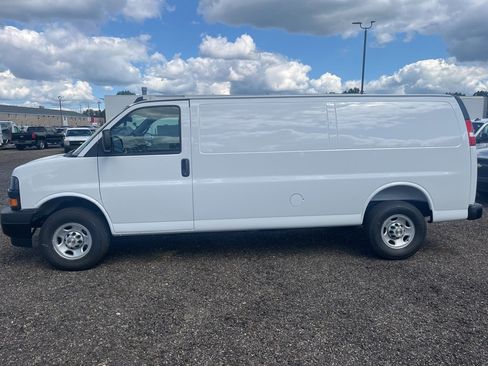 New 2025 Chevrolet Express 3500 Work Van w/ Driver Convenience Package image 2