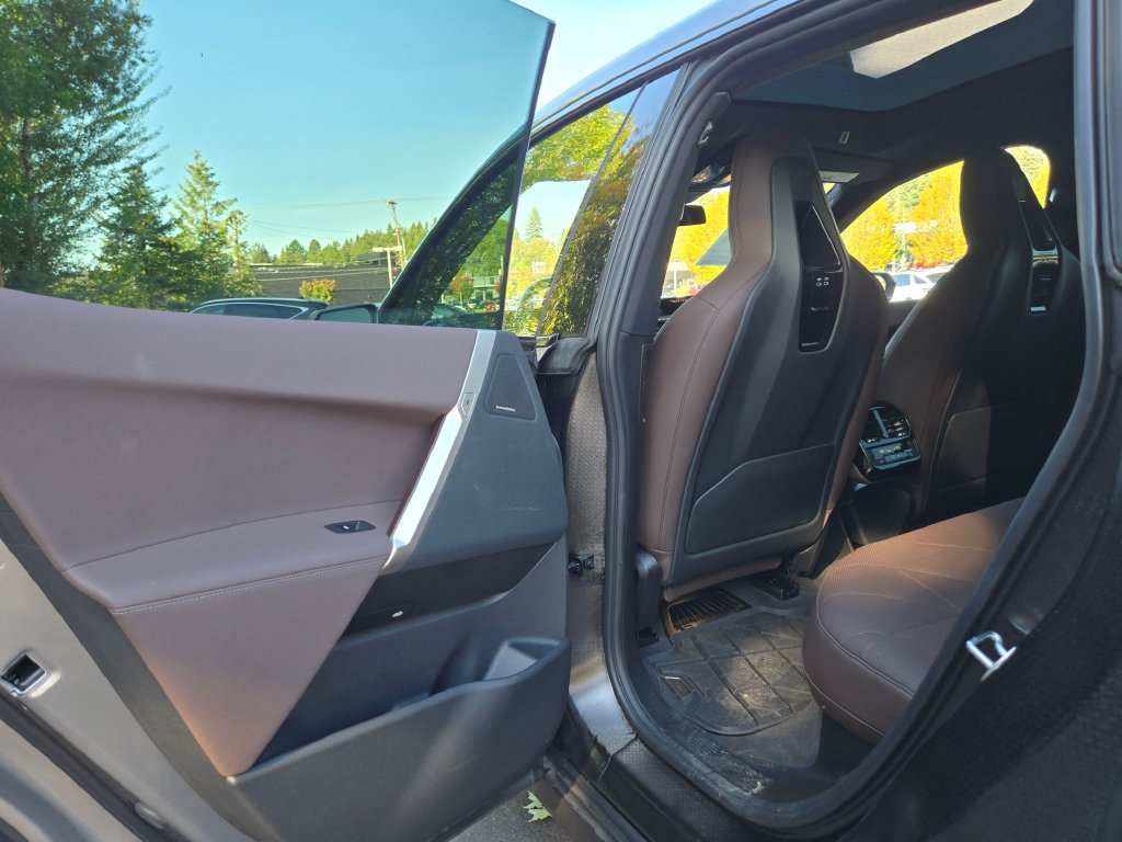 Used 2023 BMW iX xDrive50 w/ Convenience Package AWD/4WD image 15