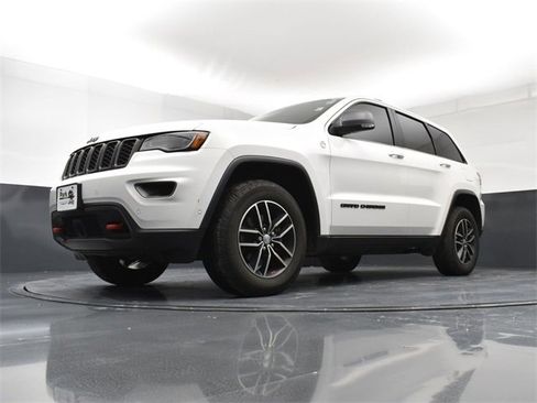 Used 2017 Jeep Grand Cherokee Trailhawk w/ Trailhawk Luxury Group image 21