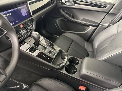 Certified 2025 Porsche Macan S AWD/4WD image 31