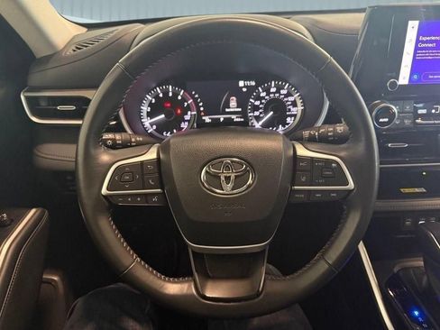 Used 2023 Toyota Highlander XLE AWD/4WD image 10