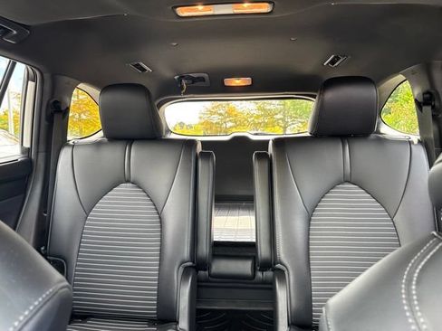 Used 2021 Toyota Highlander XSE AWD/4WD image 10