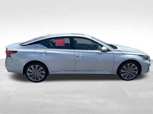 Used 2023 Nissan Altima 2.5 SL AWD/4WD image 7