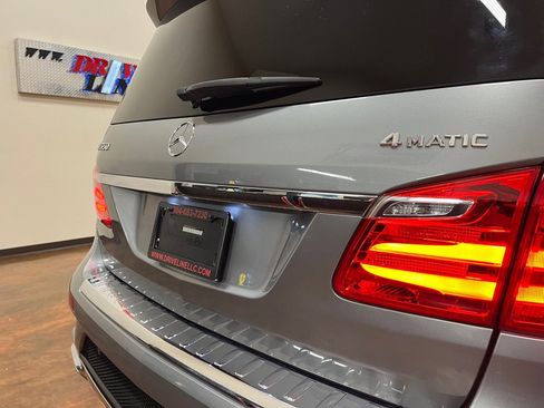 Used 2015 Mercedes-Benz GL 550 4MATIC image 48