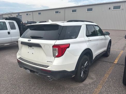 Used 2024 Ford Explorer XLT w/ Equipment Group 202A AWD/4WD image 3