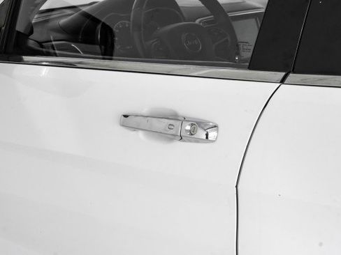 Used 2015 Jeep Grand Cherokee Overland RWD image 40
